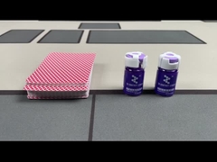 Σημειωμένες κάρτες, φακοί επαφής που βλέπουν μέσα από κάρτες πόκερ.