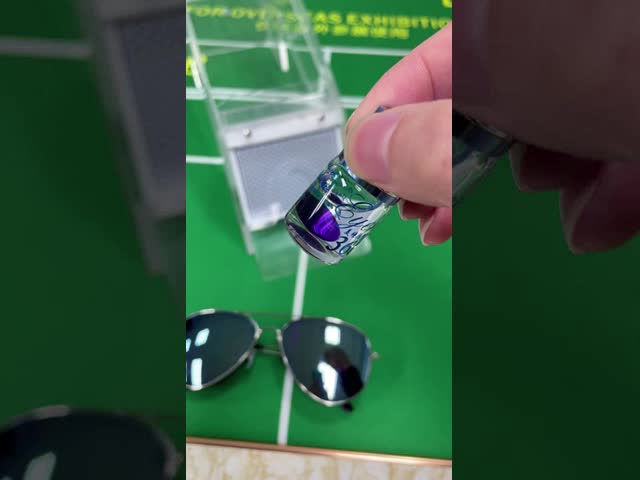 Επικοινωνιακοί φακοί για τα πίσω χαρτιά